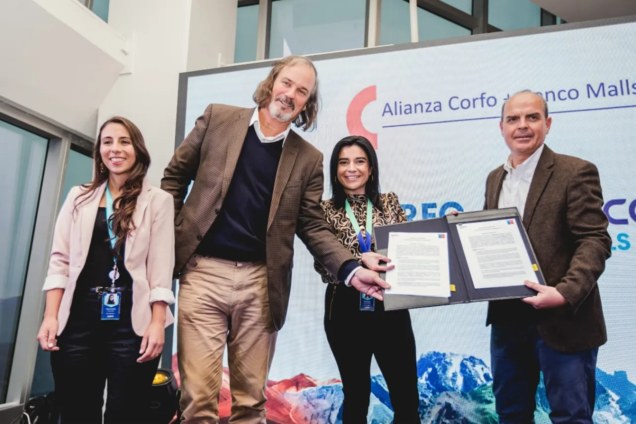 Cenco Malls y Corfo sellan alianza en el Top of Latam, desde lo más alto de la innovación